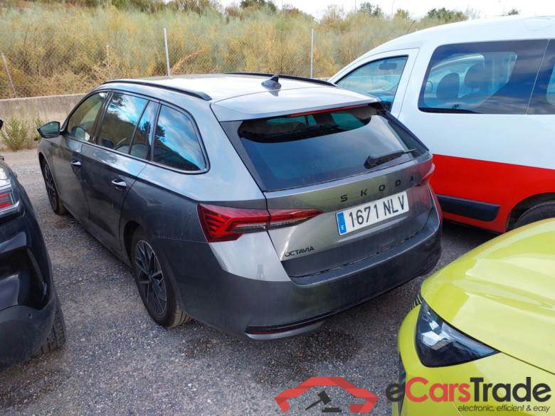 SKODA Octavia 2.0 TDI 110 kW (150 CV) DSG 7 vel. Combi Sportline (Winterpack)  #2