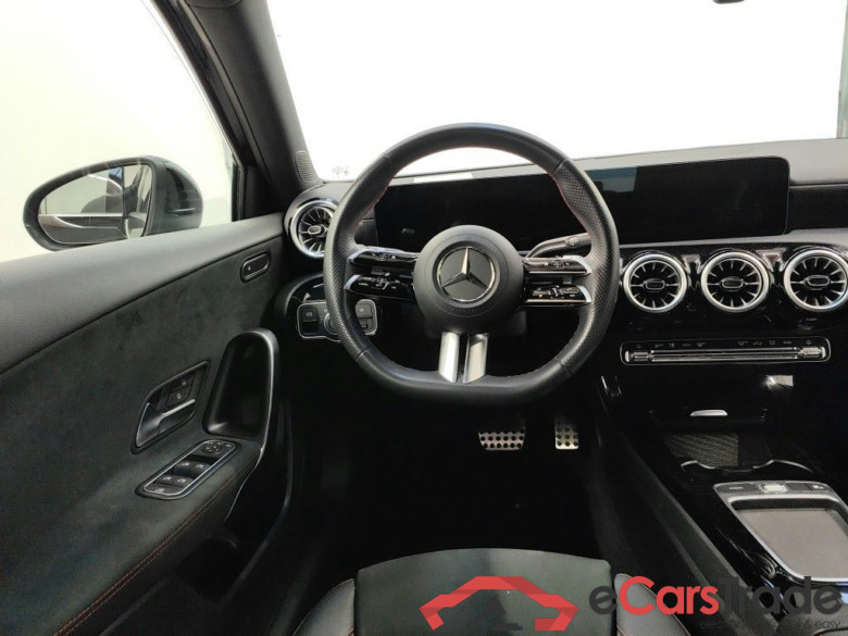 Mercedes-Benz Classe A Hatchback A 200 d AMG Line DCT 5d #6