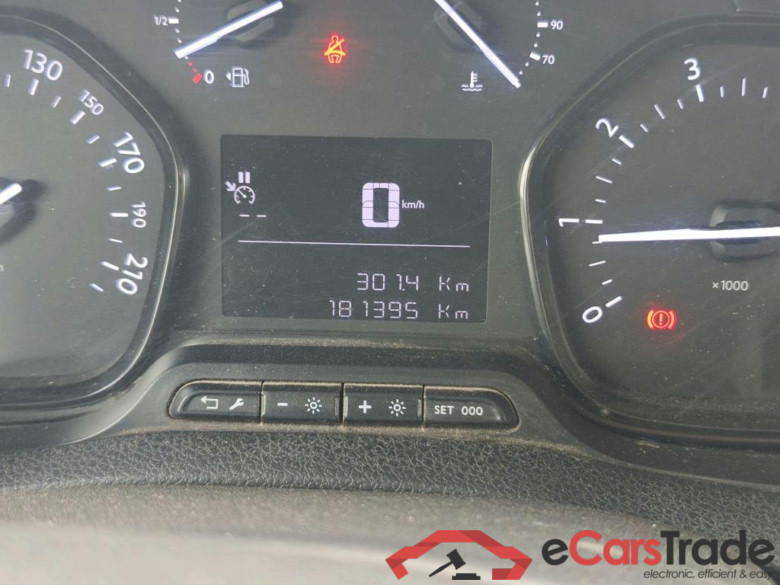 PEUGEOT Expert / 2016 / 4P / furgón Furgón Premium 1.5 BlueHDi 100 Standard (AC) #5