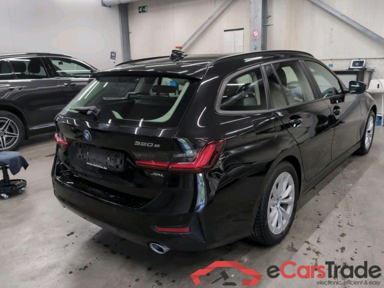 BMW - BMW 3 TOURING 320e 204PK Business Edition With Vernasca Leather Heated Sport Seats & Active Cruise & Driving Assistant * HYBRID * #2