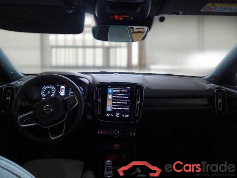 VOLVO XC40 / 2021 / 5P / SUV T5 RECHARGE PLUG-IN AUTO ULTIMATE DARK #3