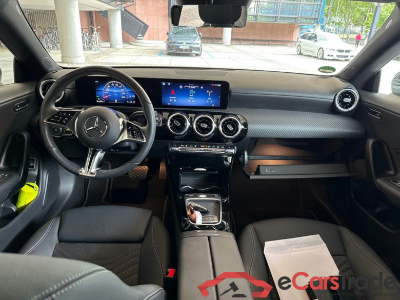 MERCEDES-BENZ CLA Coupe Diesel 200 d 8G-DCT Entry 4d 110kW #3