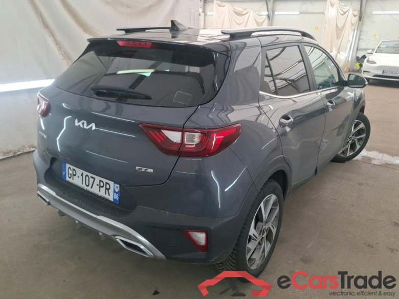 KIA Stonic / 2020 / 5P / SUV 1.0 T-GDI 120 MHEV GT LINE PREMIUM DCT7 #3