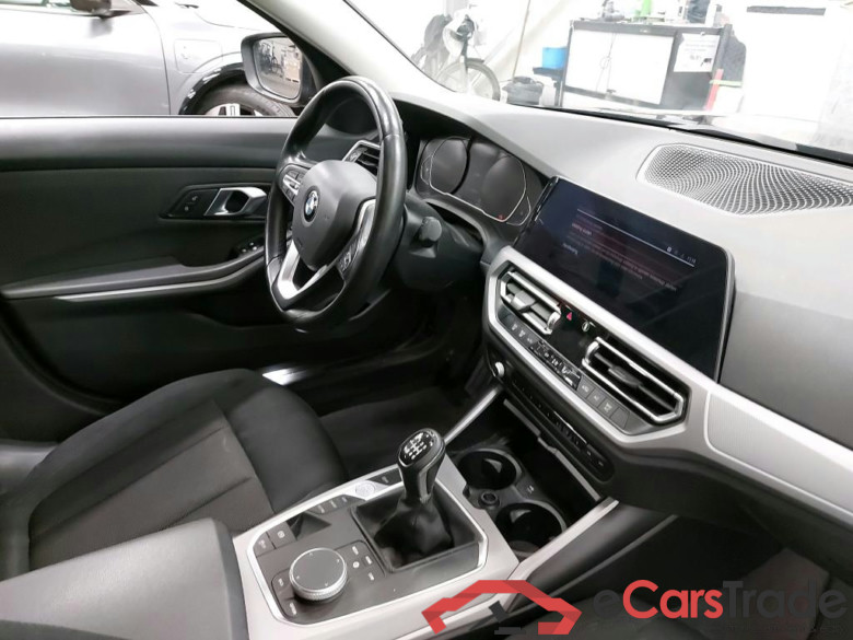 BMW - BMW 3 BERLINE 318i 156PK With Climatic & Navigation & Rear Park Sensors * PETROL * #3