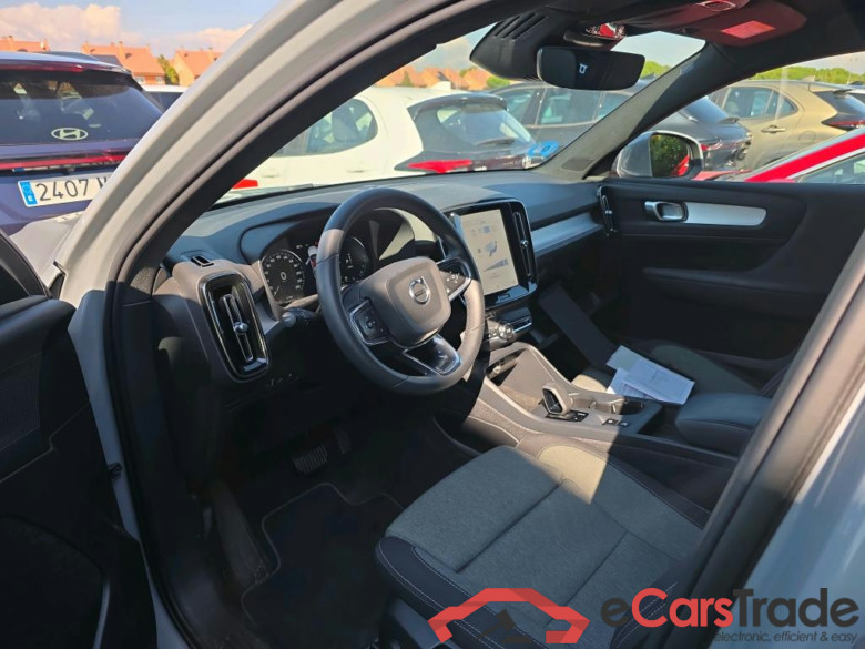 VOLVO XC40 / 2021 / 5P / todoterreno 1.5 T4 Recharge PHEV Core Auto #3