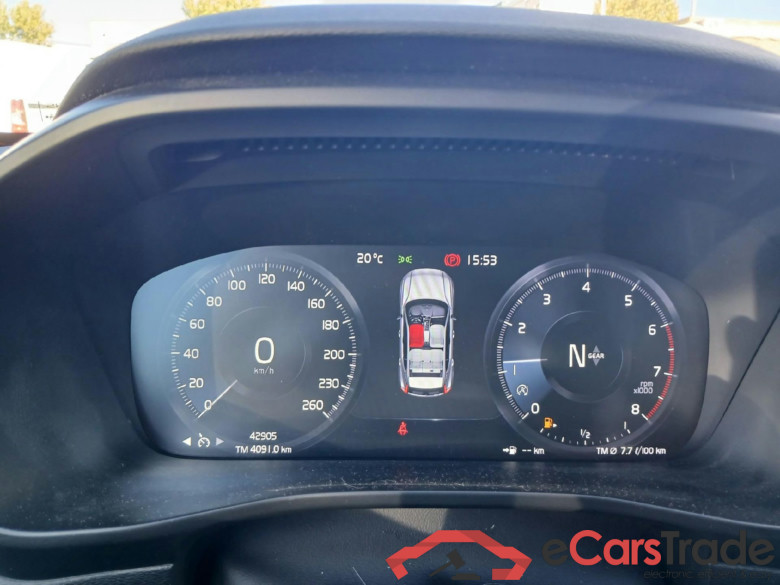 VOLVO XC40 / 2021 / 5P / todoterreno 1.5 T2 Core Pro #4