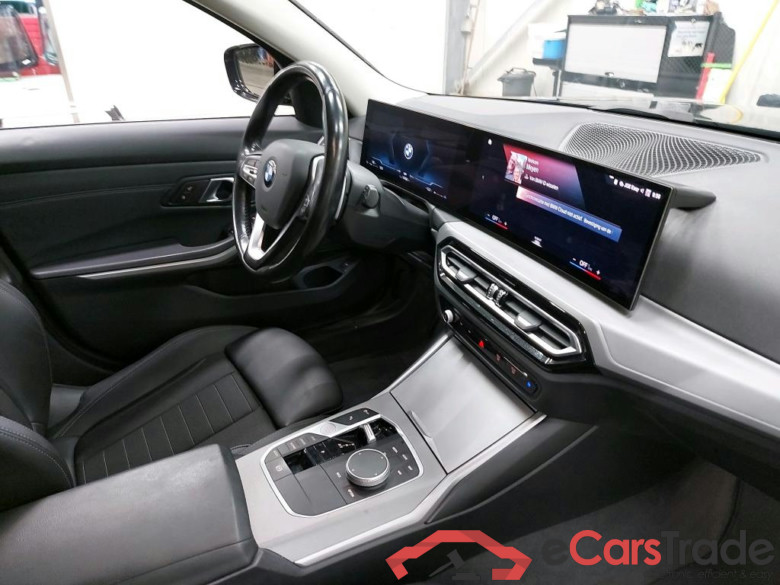 BMW - BMW 3 TOURING 318dA 136PK With Climatic & Navigation & Sport Seats & Active Cruise Control #3